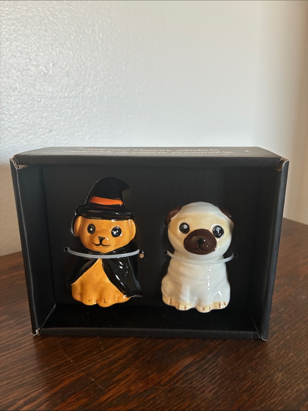 BNIB- Hand Painted- Ceramic Halloween Dogs Salt & Pepper Shaker Set